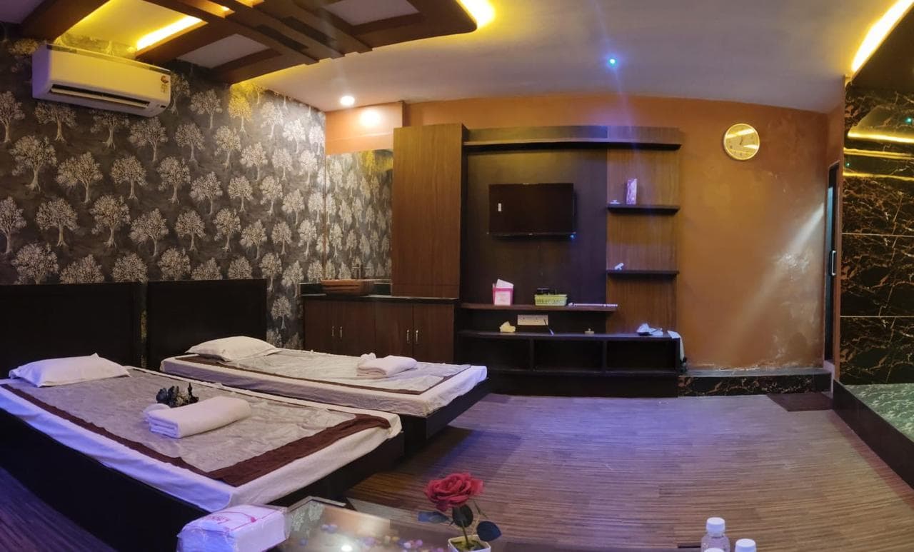 Deep tissue massage therapy in Agra