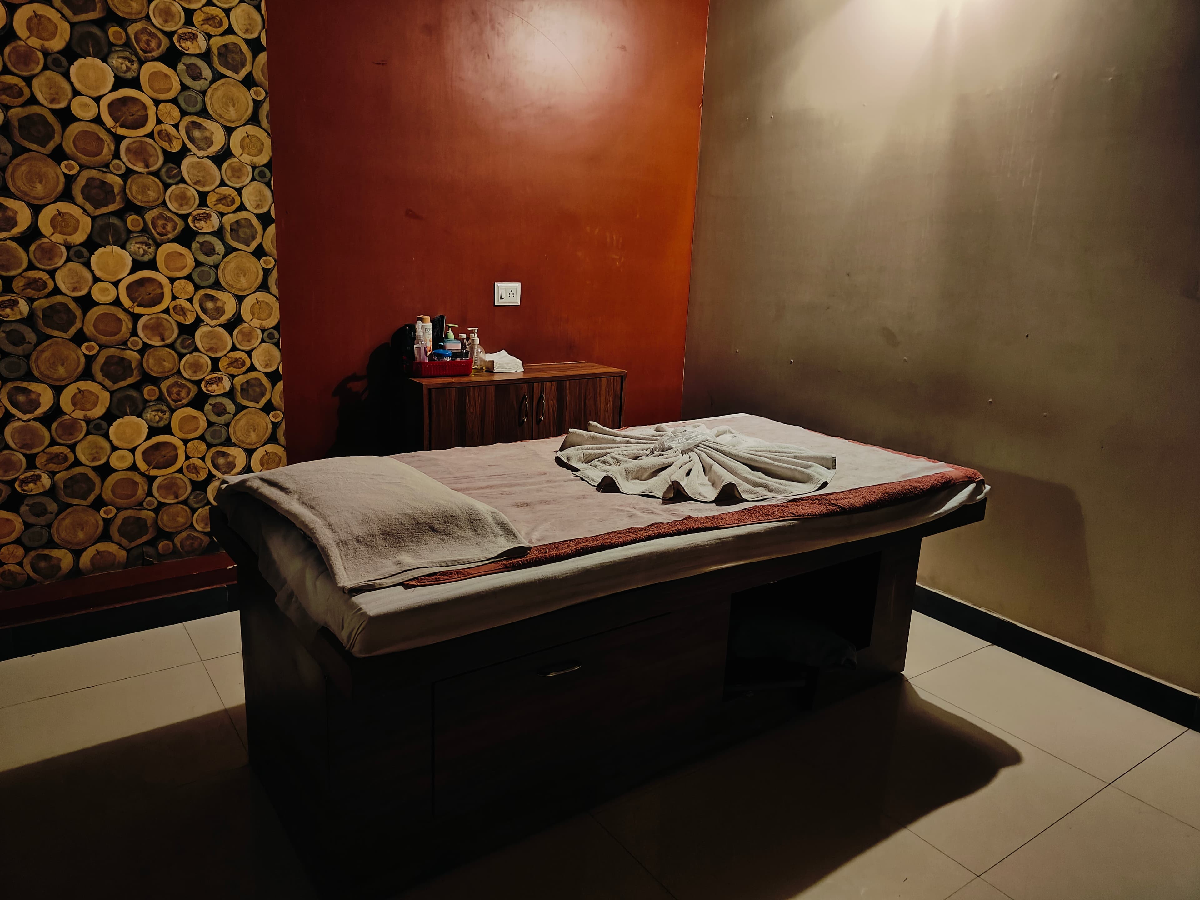Relaxing spa ambience in Siddharth Nagar Agra